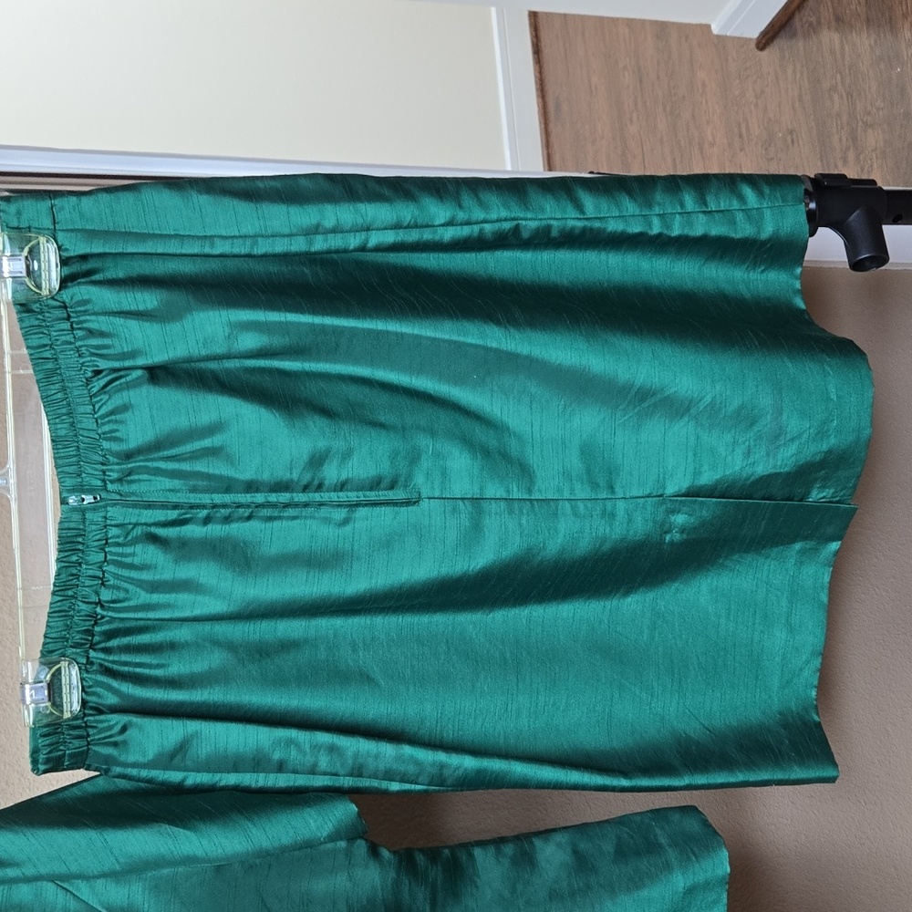 Green Embroidered Two-Piece Set - Picture 5 of 5
